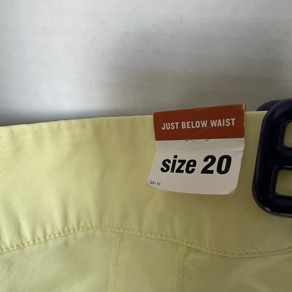 NWT Old Navy A-Line Skirt- light yellow, it looks more yellow in person - Picture 4 of 4